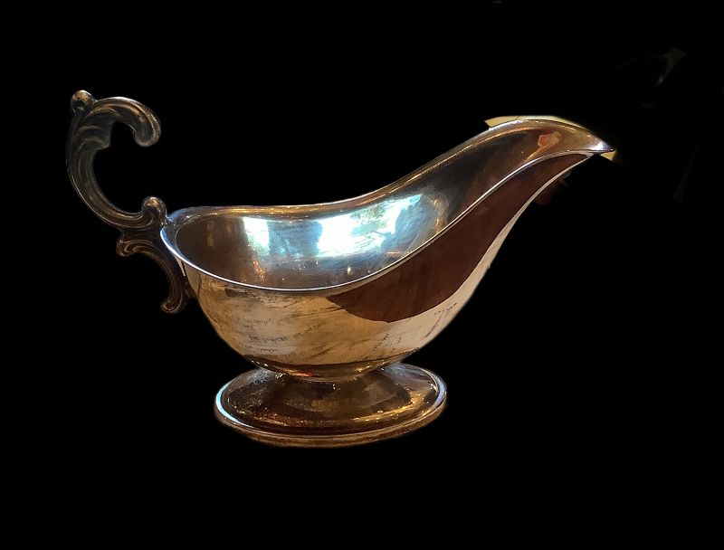 AMERICAN SILVER ROCOCO STYLE GRAVY BOAT TWENTIETH CENTURY 4 x 8 in.