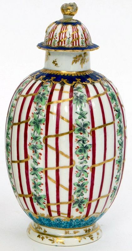 A Rare First Period Worcester Porcelain Hop Trellis Tea Caddy c1775