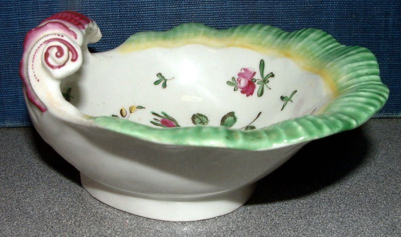 An Early Worcester Porcelain Shell Sweetmeat Dish c1756-1758