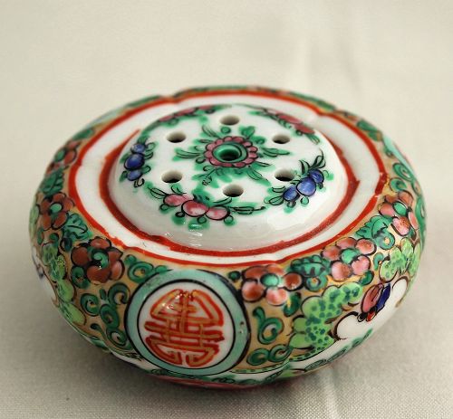Chinese Export Rose Medallion Porcelain salt Shaker