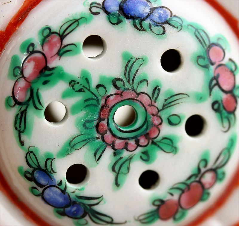 Chinese Export Rose Medallion Porcelain salt Shaker