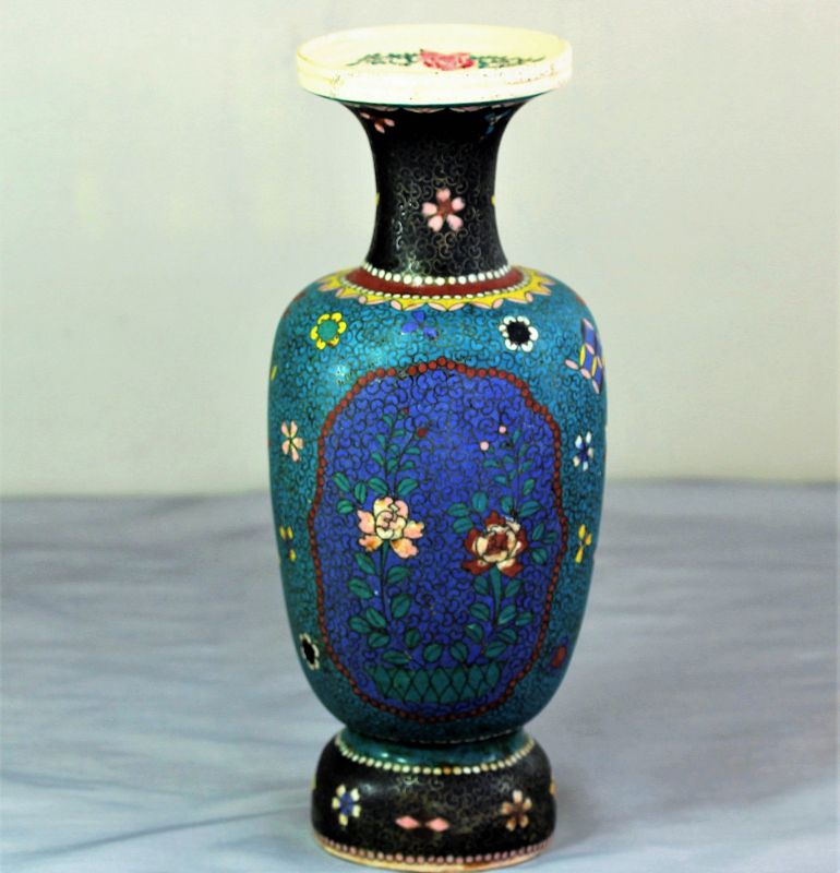 Japanese Totai Cloisonne Vase, Meiji period