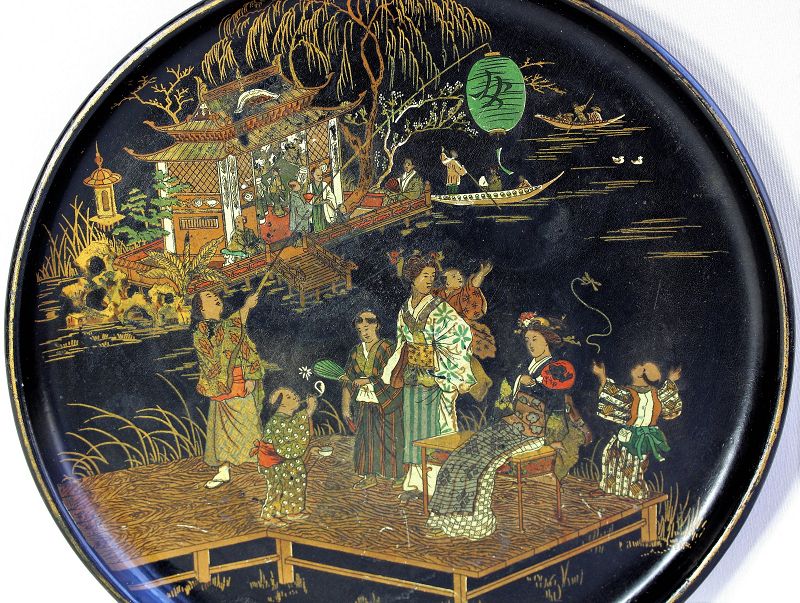 French Papier Mache lacquered Chinoiserie design round Tray
