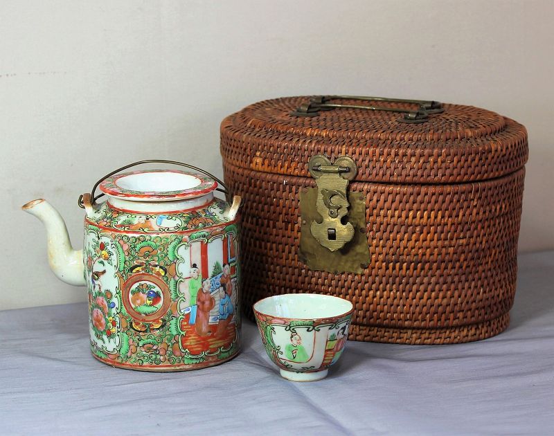 Chinese Export Rose Medallion Porcelain Tea set in fitted basket