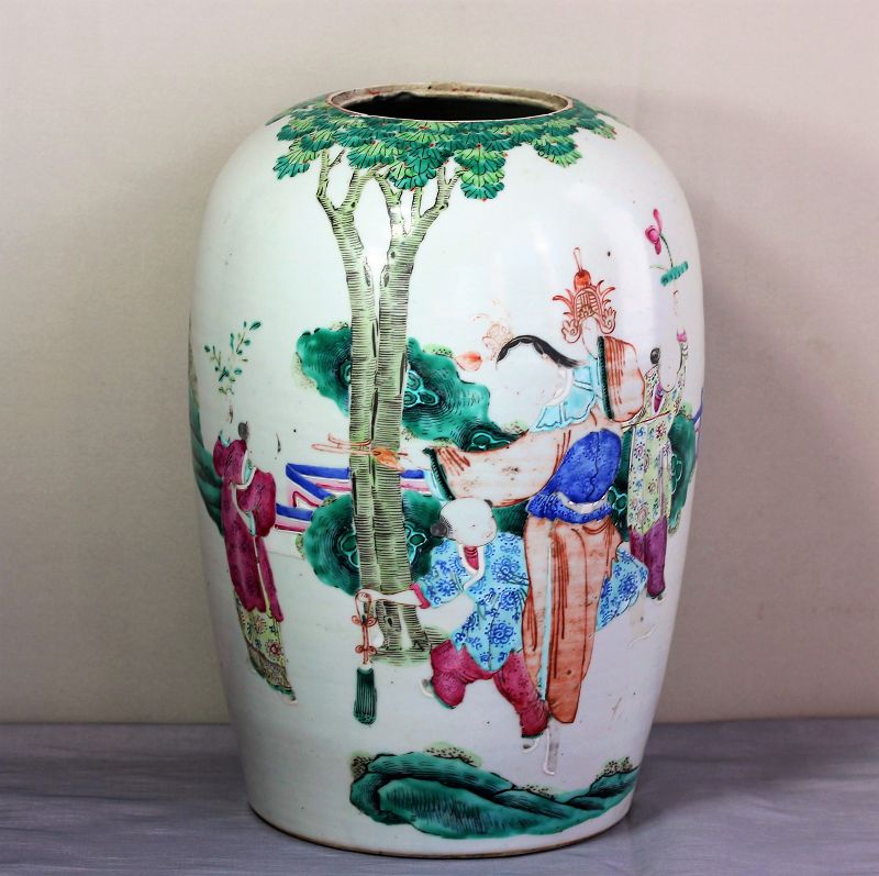 Chinese Famille Rose Porcelain Melon shape Jar, 19th C.
