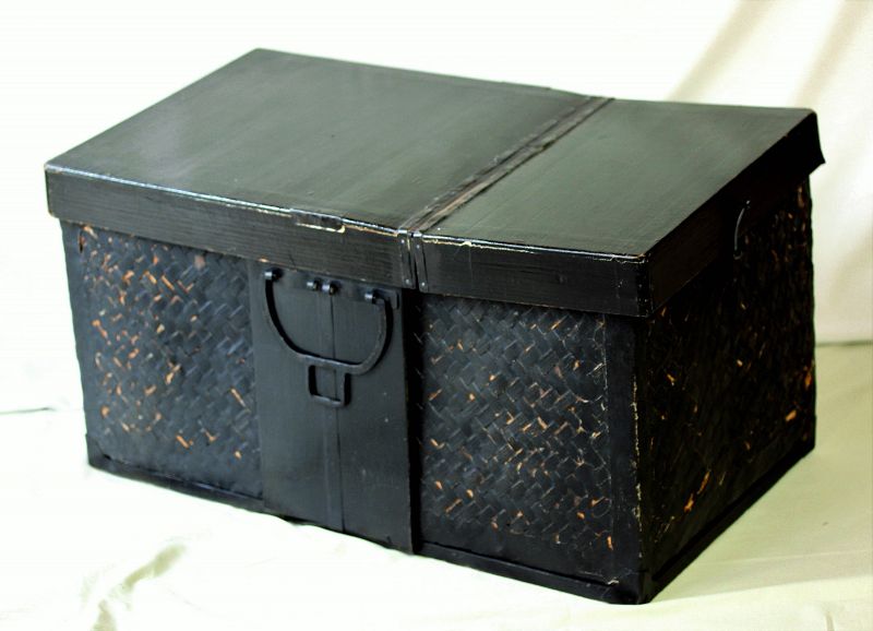 Japanese black lacquered Bamboo Trunk with black iron handle