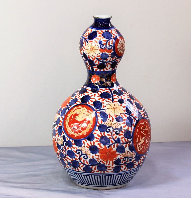 Japanese Imari Porcelain double gourd Vase, 19th C.