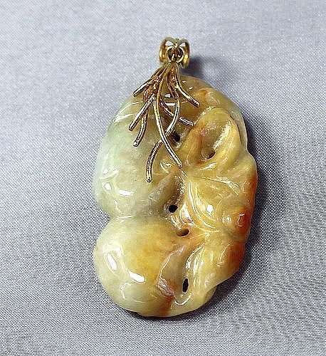 Chinese carved Jadeite Pendant with 14K gold