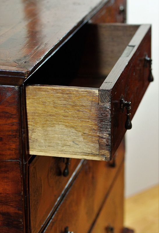 English William &amp; Mary Marquetry inlaid 5 drawer Chest, 18th C.