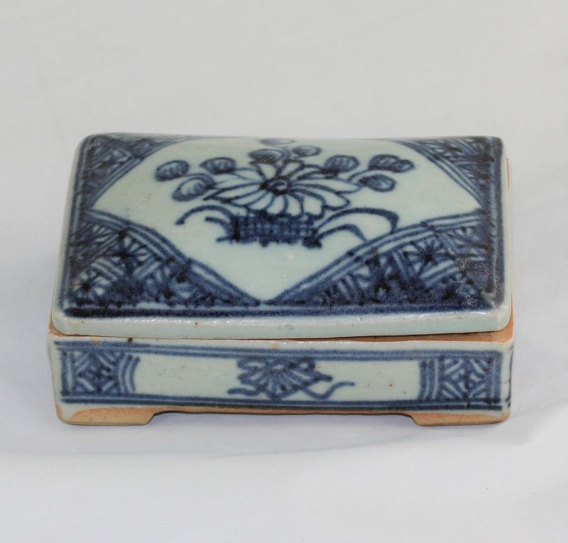 Chinese Blue & White Porcelain covered Dome Top Rectangle Box