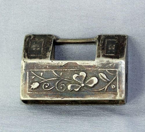 Chinese Silver Pendant, Lock shape