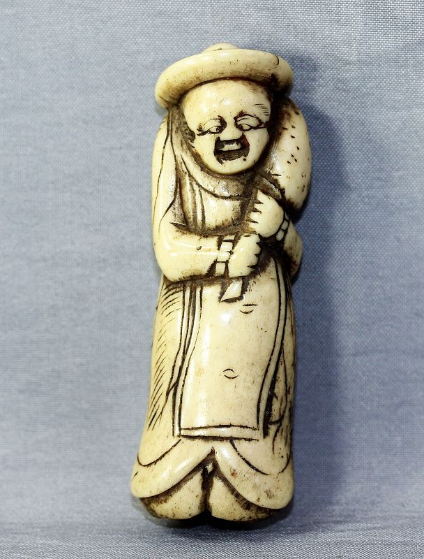 Japanese Dutchman Netsuke, carved out of Stag Antler