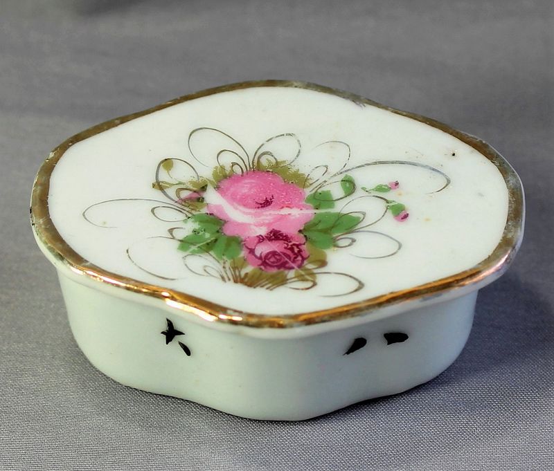 Chinese Famille Rose Porcelain Covered Box