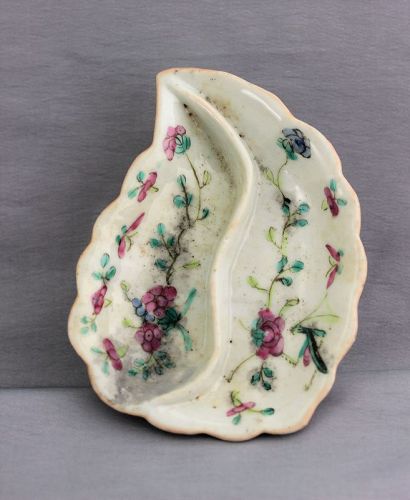 Chinese Famille Rose Porcelain scalloped edge Leaf shape Dish