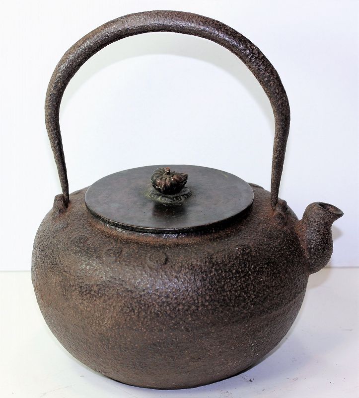 Japanese Cast Iron Tetsubin by Ryobundo, Tea kettle, Tea Pot