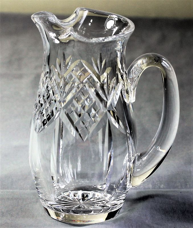 Crystal outlet pitcher