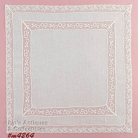 WHITE / WEDDING HANDKERCHIEF WITH LACEY EDGE