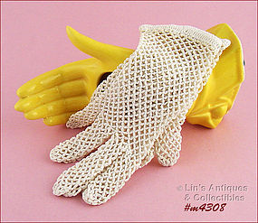 WHITE CROCHET GLOVES  (SIZE 5 ½ - 6)