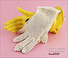 WHITE CROCHET GLOVES  (SIZE 5 ½ - 6)