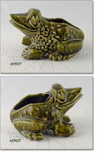 McCOY POTTERY LARGE OLIVE GREEN FROG VINTAGE PLANTER