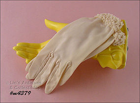 VINTAGE BEIGE NYLON GLOVES (SIZE 6)