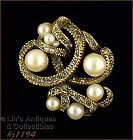 VINTAGE GOLDETTE RHINESTONE AND FAUX PEARL BROOCH