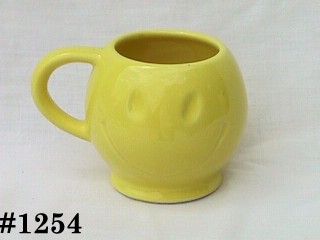 McCOY POTTERY -- HAPPY FACE MUG (LEMON  YELLOW)