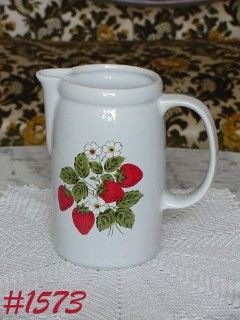 McCOY POTTERY VINTAGE STRAWBERRY COUNTRY TALL PITCHER MINT CONDITION