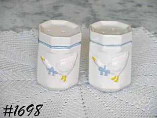 McCoy Pottery Country Accents Shaker Set