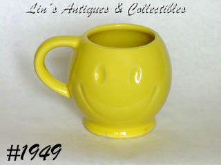 McCOY POTTERY -- SMILE (HAPPY) FACE MUG