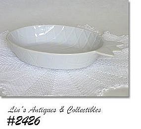 McCOY POTTERY -- ISLANDER LINE SERVING BOWL (WHITE)