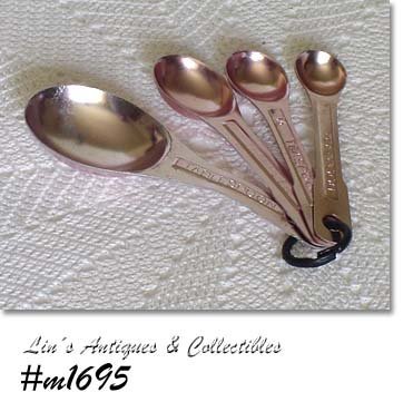 ALUMINUMWARE -- VINTAGE PINK MEASURING SPOON SET