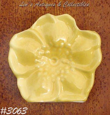 McCOY POTTERY -- YELLOW FLOWER WALL POCKET