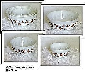 PYREX -- SET OF 3 VINTAGE EARLY AMERICAN PATTERN DESIGN NESTED BOWLS