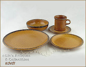 McCOY POTTERY – CANYON  SERVICE FOR 4 (20 PIECES)