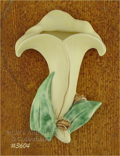 McCOY POTTERY – LILY WALL POCKET (YELLOW)