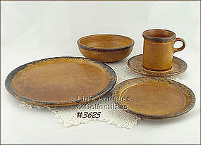 McCOY POTTERY – CANYON DINNERWARE SERVICE FOR 4 (20 PCS