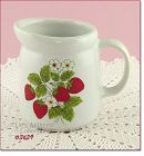 McCOY POTTERY VINTAGE STRAWBERRY COUNTRY CREAMER