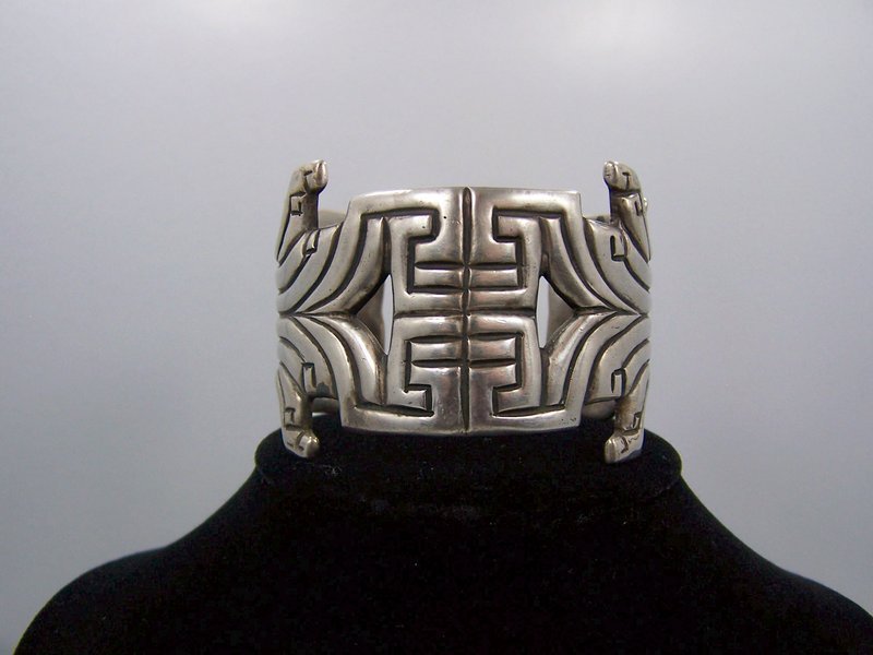 Los Castillo Repousse Cuff #402 Vintage Mexican Silver