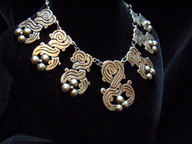 980 Vintage Mexican Silver Deeply Chased Necklace