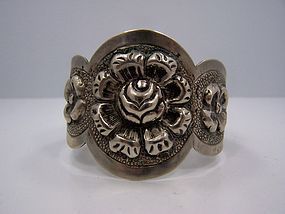 Mexico City  Repousse Vintage Mexican Silver Cuff