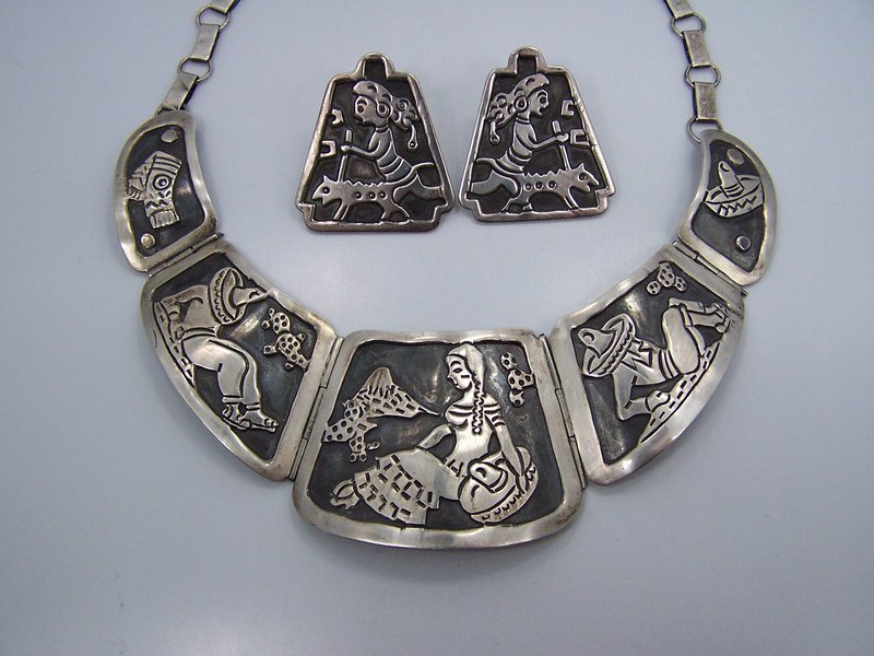 Far Fan Story Teller Earrings Vintage Mexican Silver