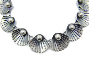 Clam Silver Pearl Vintage Mexican Silver Necklace
