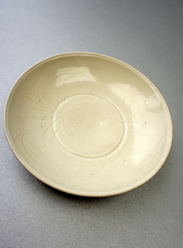 Song Dynasty Ding Yao dish with Incised Daylilies.
