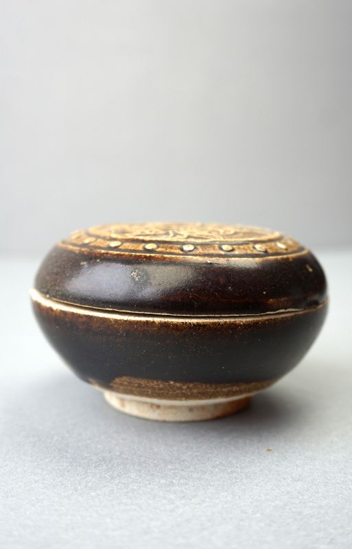 Ming Dynasty Fujian Kiln Brown-Glazed Porcelain Covered Box