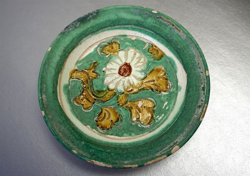 Liao Sancai Saucer Dish with Green Glaze, incised with Haitang Flower