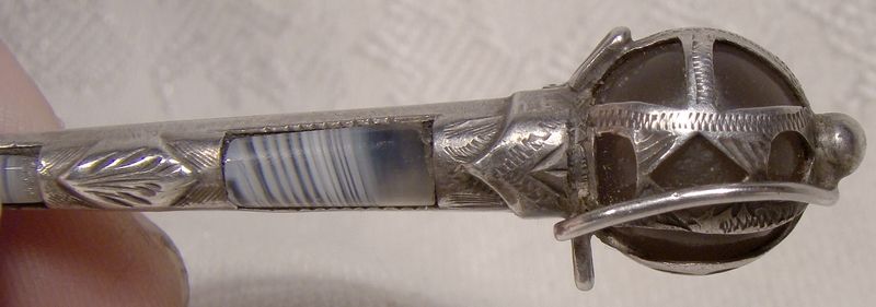 SCOTTISH AGATES STERLING SILVER BANDED AGATE DIRK or SWORD PIN 1911