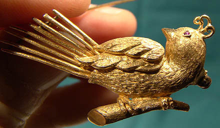 Quality 14K Yellow Gold BIRD PIN Brooch with RUBY EYE 1950s
