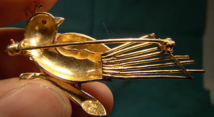 Quality 14K Yellow Gold BIRD PIN Brooch with RUBY EYE 1950s