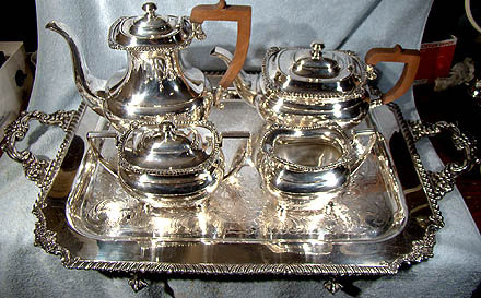 Ornate INTERNATIONAL SILVERPLATE 4 PC TEA SET & TRAY